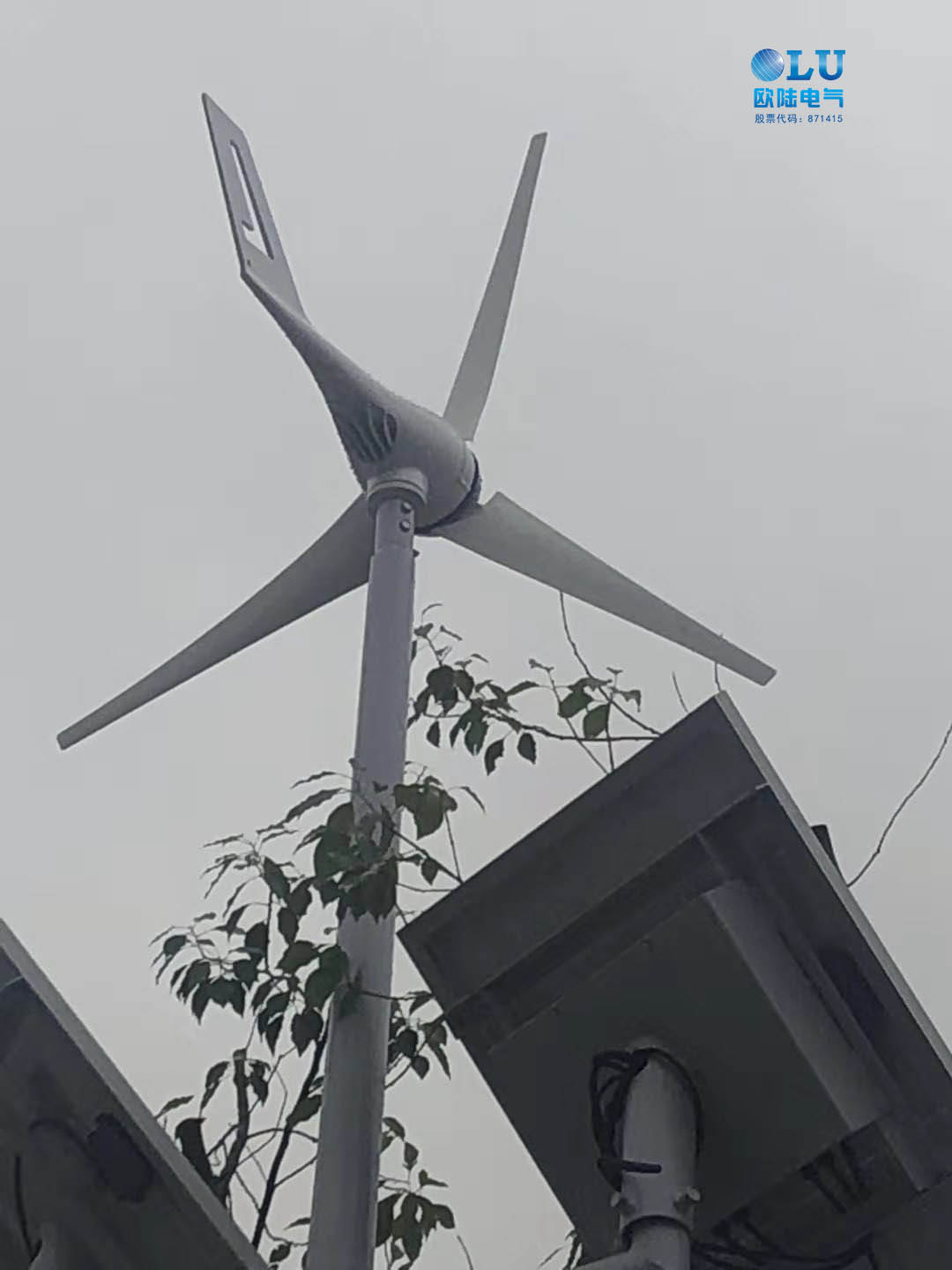 小型風(fēng)力發(fā)電機(jī).jpg